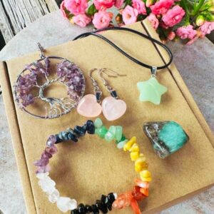 Smykke Mystery Box med krystalsmykker, spirituelle accessories og udvalgt lommesten fra Jordens Krystaller